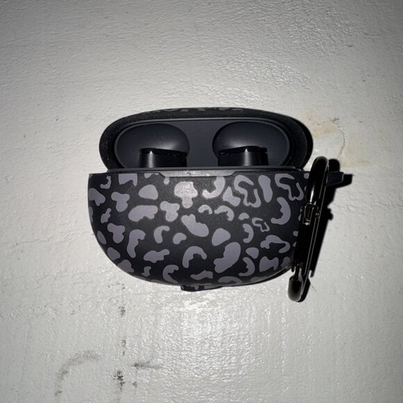 Beats by Dr. Dre Studio Buds - Black With Leopard Silicone Case EUC - Picture 3 of 13